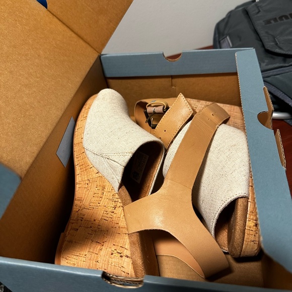 BRAND NEW Tom’s Tropaz wedges - Picture 4 of 4